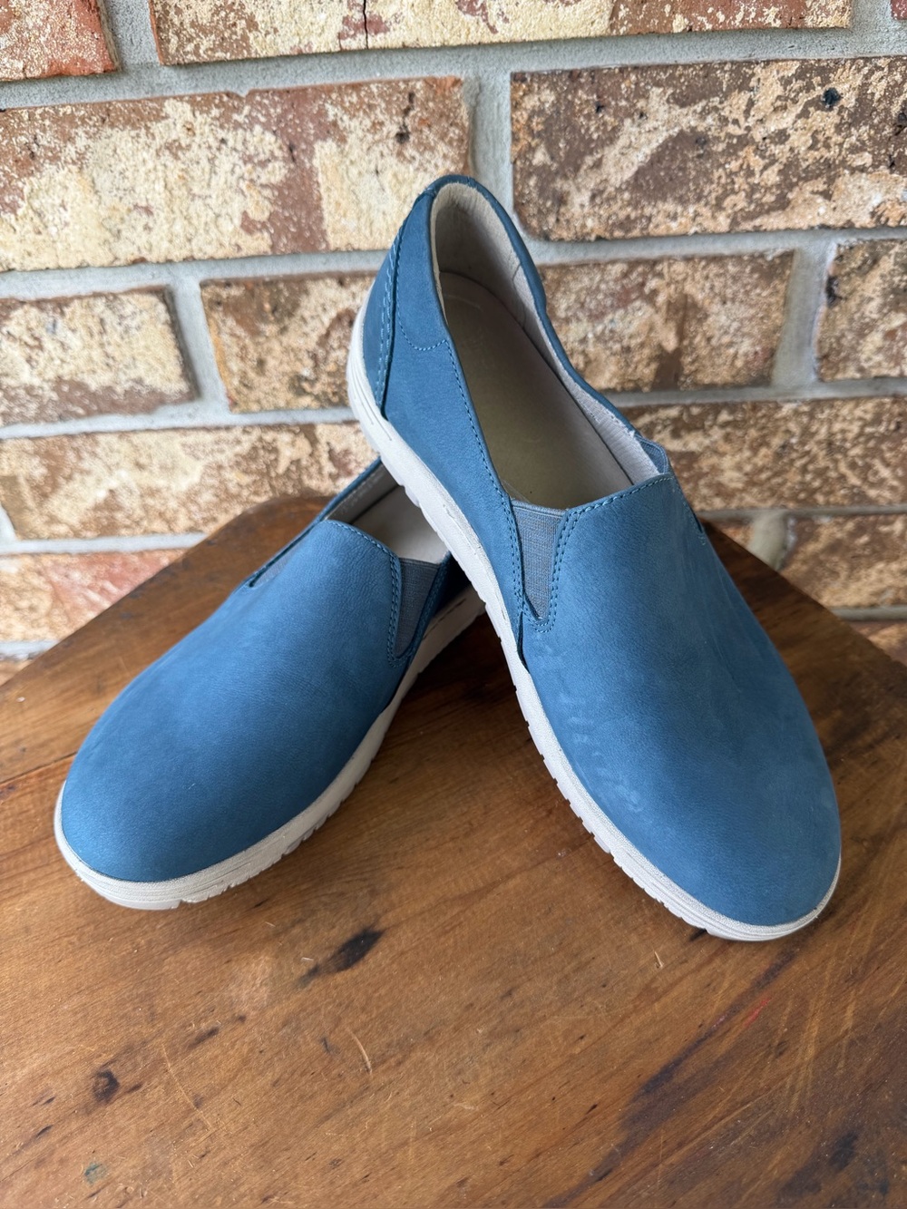 Dansko Laraine Slip-On Sneaker Women’s Size 9.5 Blue Waterproof Excellent!